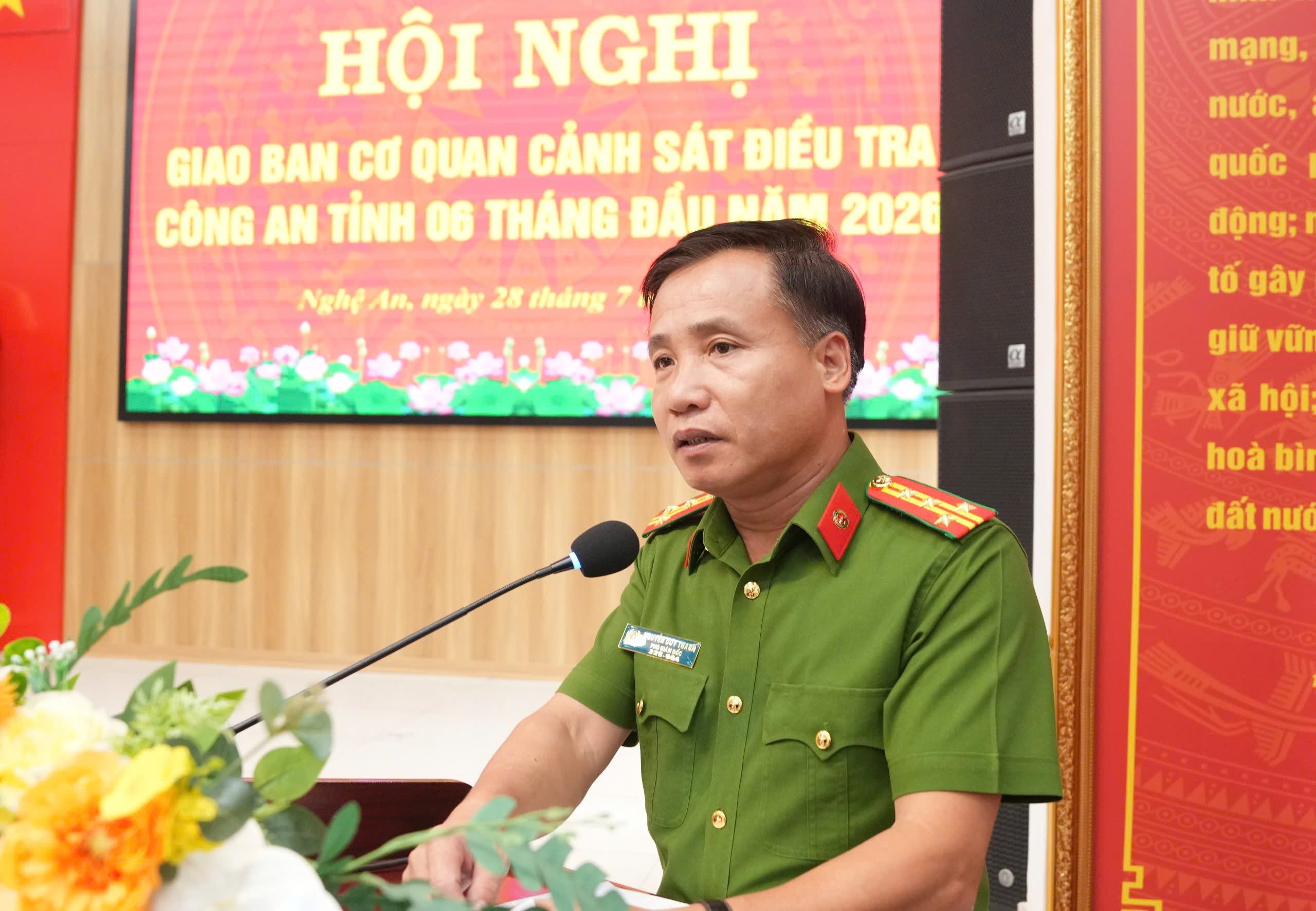Đồng chí Đại tá Nguyễn Duy Thanh, Ủy viên Ban Thường vụ Đảng ủy, Phó Giám đốc, Thủ trưởng Cơ quan CSĐT Công an tỉnh phát biểu chỉ đạo tại Hội nghị
