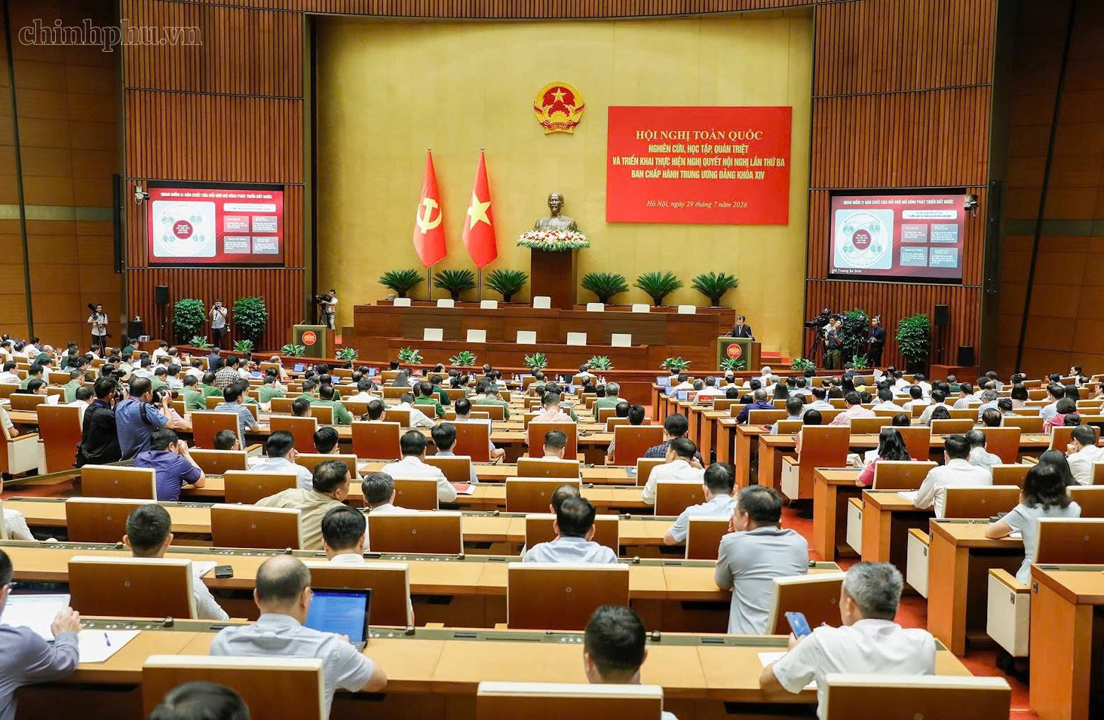 Hội nghị toàn quốc nghiên cứu, học tập, quán triệt và triển khai thực hiện Nghị quyết Hội nghị lần thứ ba Ban Chấp hành Trung ương Đảng khóa XIV - Ảnh: VGP/Nhật Bắc