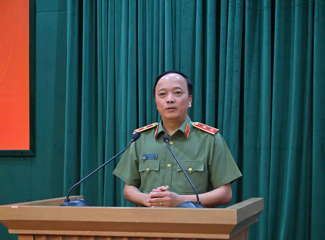 Đồng chí Trung tướng Đặng Hồng Đức, Ủy viên Trung ương Đảng, Thứ trưởng Bộ Công an phát biểu tại Hội nghị
