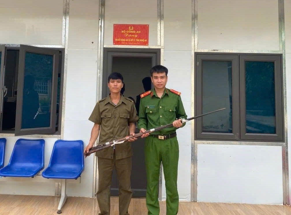 Công an xã Mỹ Lý đẩy mạnh tuyên truyền, vận động thu hồi vũ khí, vật liệu nổ trong nhân dân