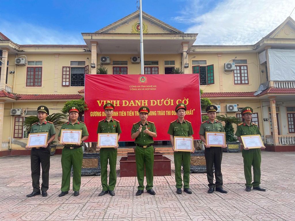 Vinh danh dưới Cờ gương điển hình tiên tiến