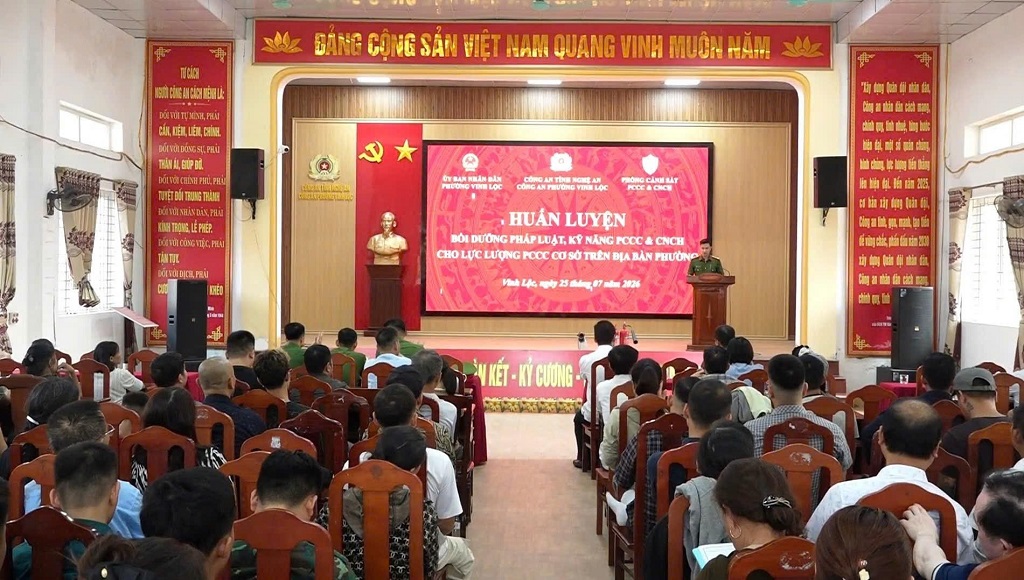Công an phường Vinh Lộc tổ chức huấn luyện, bồi dưỡng kiến thức pháp luật, kỹ năng PCCC và CNCH cho lực lượng PCCC cơ sở