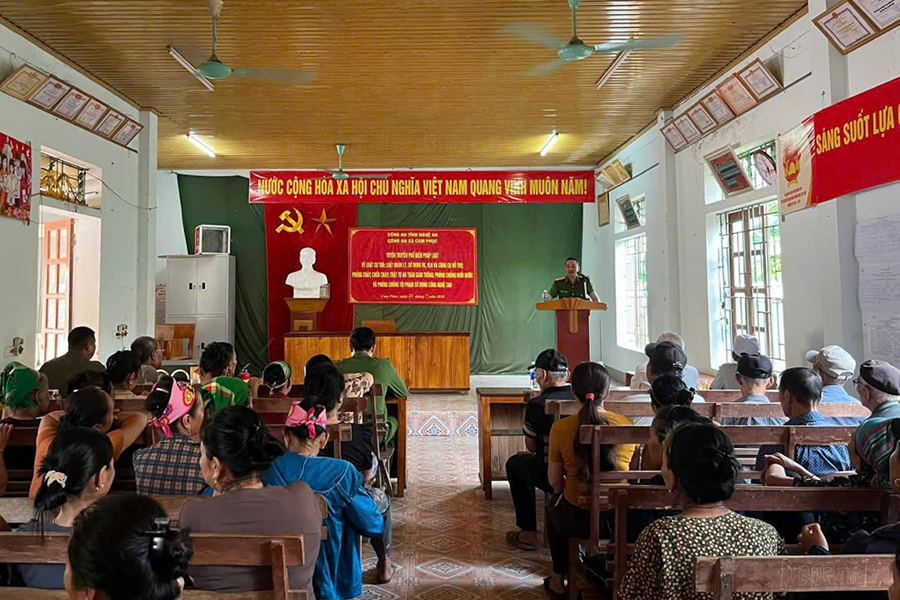 Tuyên truyền, phổ biến pháp luật tại bản Tổng Tiến