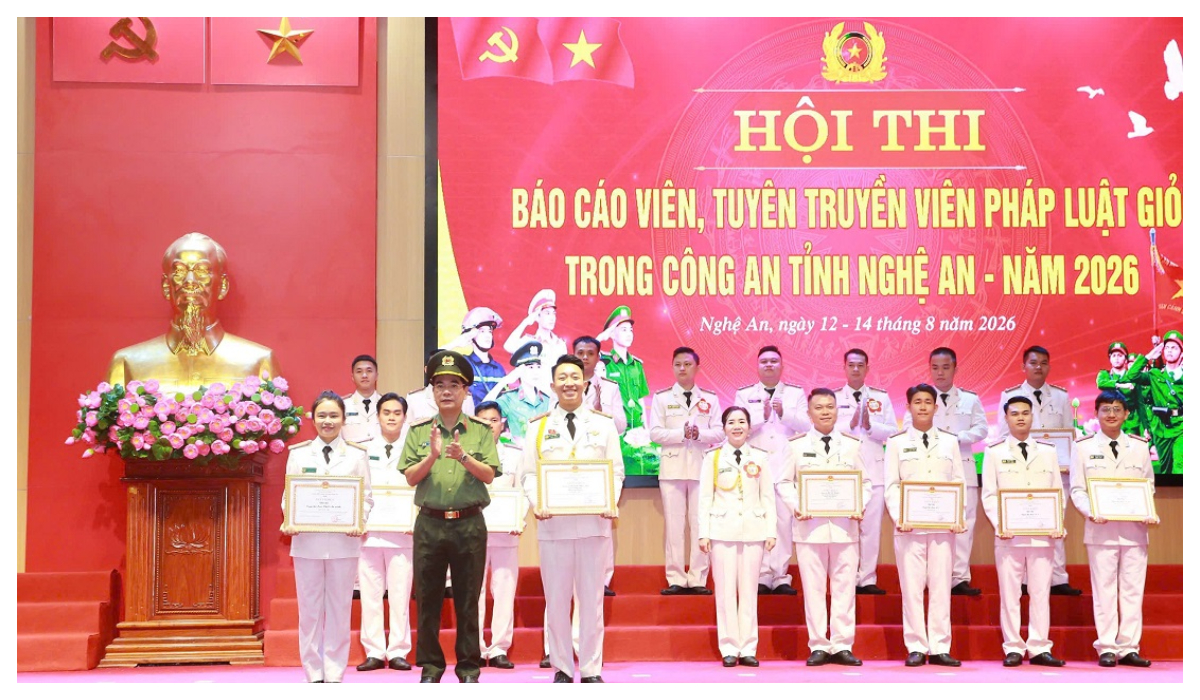 Bế mạc Hội thi Báo cáo viên, tuyên truyền viên pháp luật giỏi trong Công an Nghệ An năm 2026
