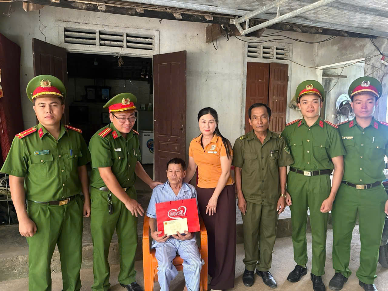 Thăm hỏi, tặng quà tri ân nhân ngày Thương binh - Liệt sĩ