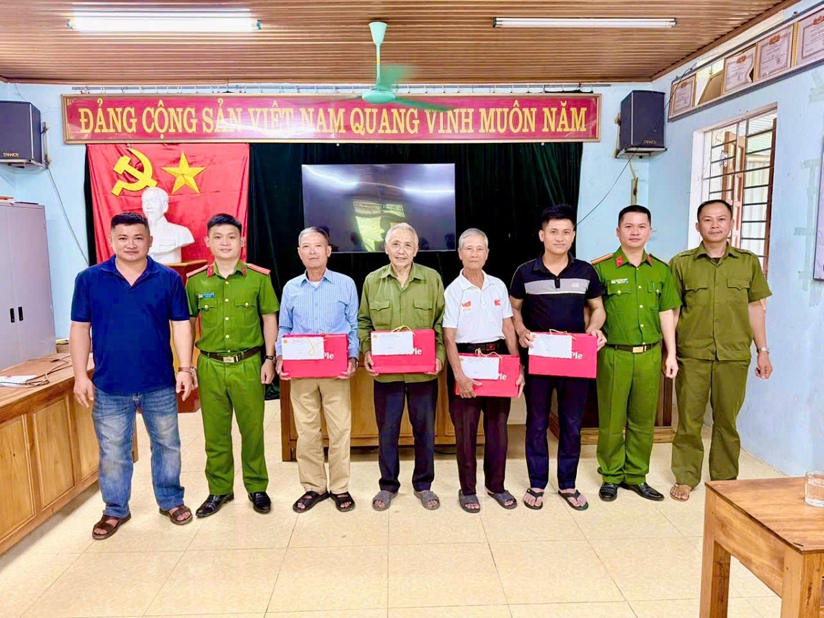 Gặp mặt, tặng quà tri ân nhân ngày Thương binh - Liệt sĩ
