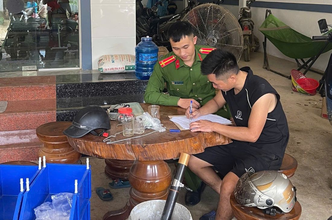 Công an xã Tri Lễ tăng cường kiểm tra các cơ sở sửa chữa, cơ khí