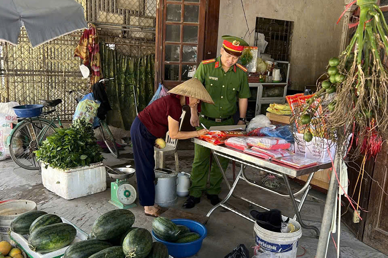 Tuyên truyền chấp hành quy định về hành lang an toàn giao thông