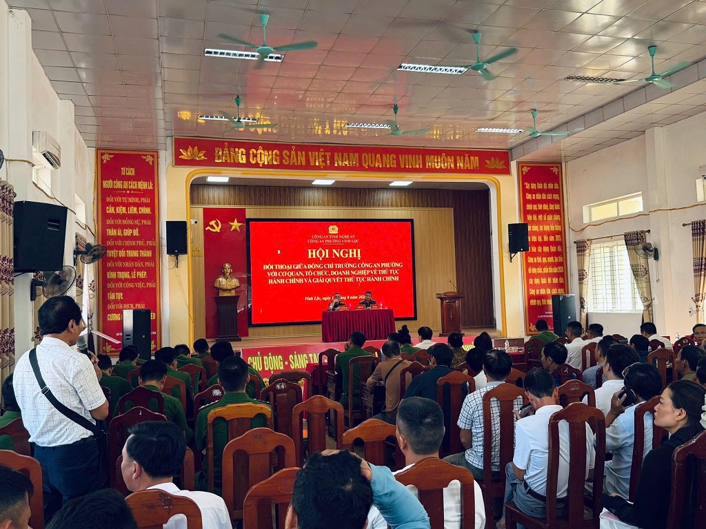 Công an phường Vinh Lộc tổ chức đối thoại với cơ quan, tổ chức, doanh nghiệp về thủ tục hành chính