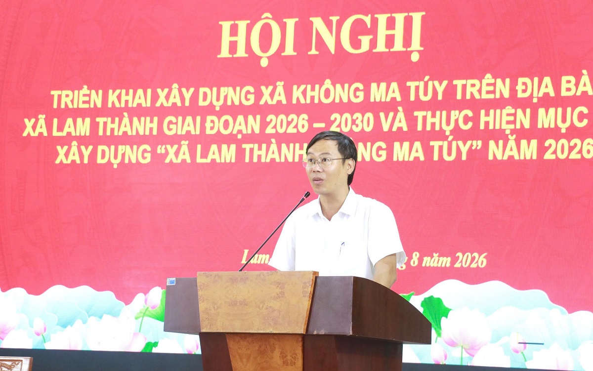Đồng chí Lê Khánh Quang - Phó Chủ tịch UBND xã phát biểu tại Hội nghị