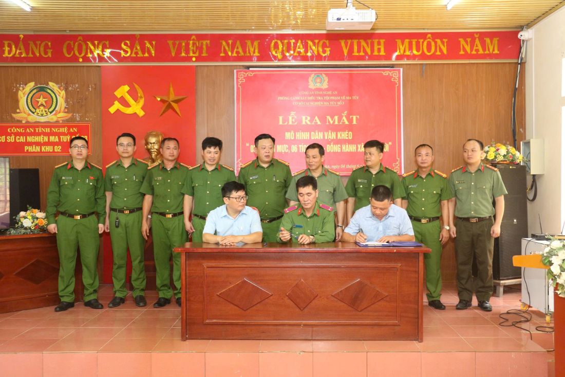 Phòng Cảnh sát điều tra tội phạm về ma tuý Công an tỉnh và Nghệ An và Cơ sở cai nghiện ma tuý số 3 ký cam kết thực hiện mô hình dân vận khéo “05 chuẩn mực, 06 tích cực - Đồng hành xây đời mới”