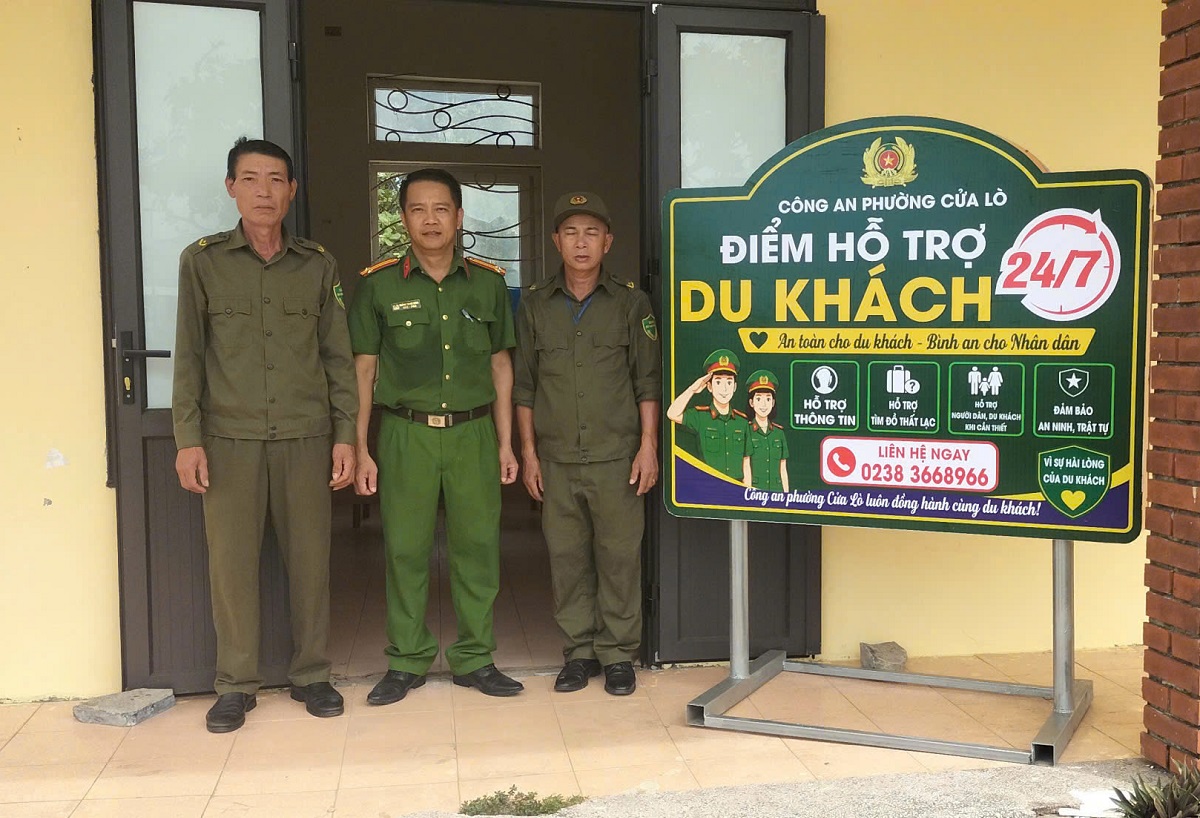 Công an phường Cửa Lò chính thức ra mắt “Điểm hỗ trợ du khách 24/7”