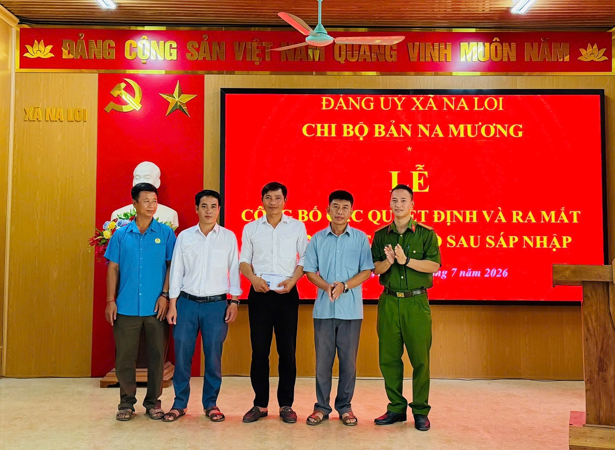 Sự quan tâm, động viên và đồng hành của lực lượng Công an cơ sở đối với cán bộ bản sau sáp nhập