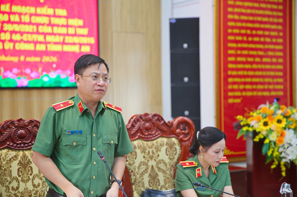 Đồng chí Thiếu tướng Nguyễn Thúy Quỳnh, Phó Chủ nhiệm Ủy ban Kiểm tra Đảng ủy Công an Trung ương, Phó trưởng đoàn thường trực phát biểu tại Hội nghị