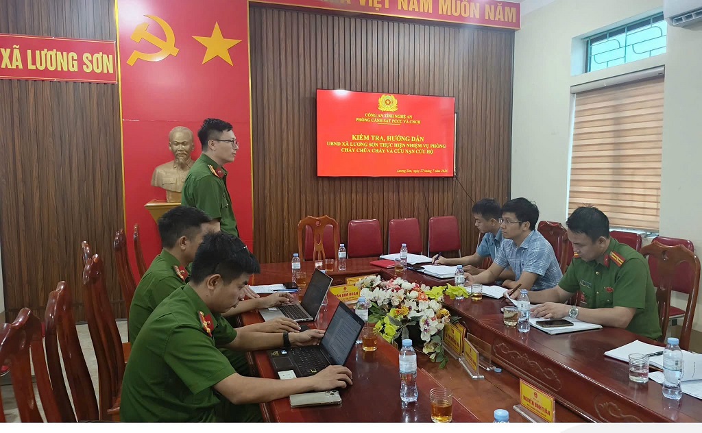 Phòng Cảnh sát PCCC và CNCH kiểm tra, hướng dẫn Công an cấp xã thực hiện nhiệm vụ PCCC và CNCH