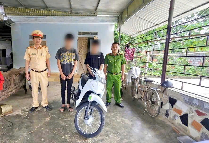 Công an xã Tam Hợp phối hợp xác minh, xử lý nghiêm hành vi điều khiển xe mô tô bằng một bánh