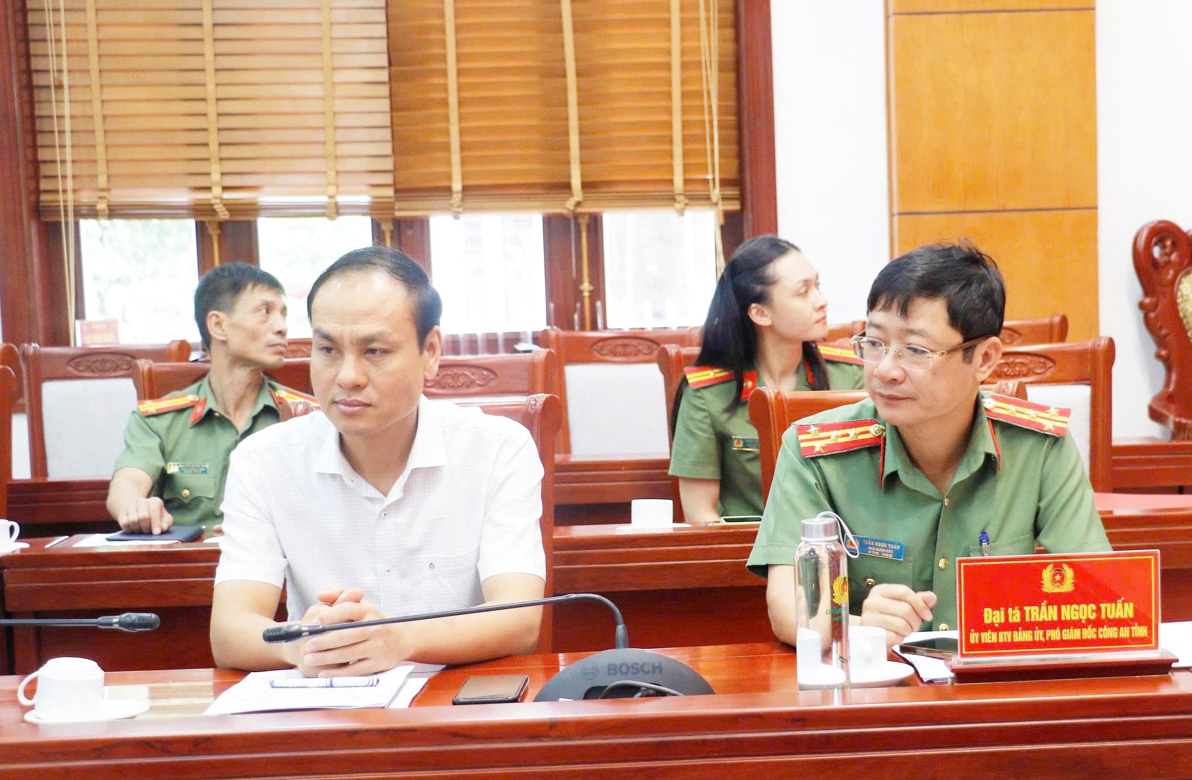 Đại biểu dự phiên họp