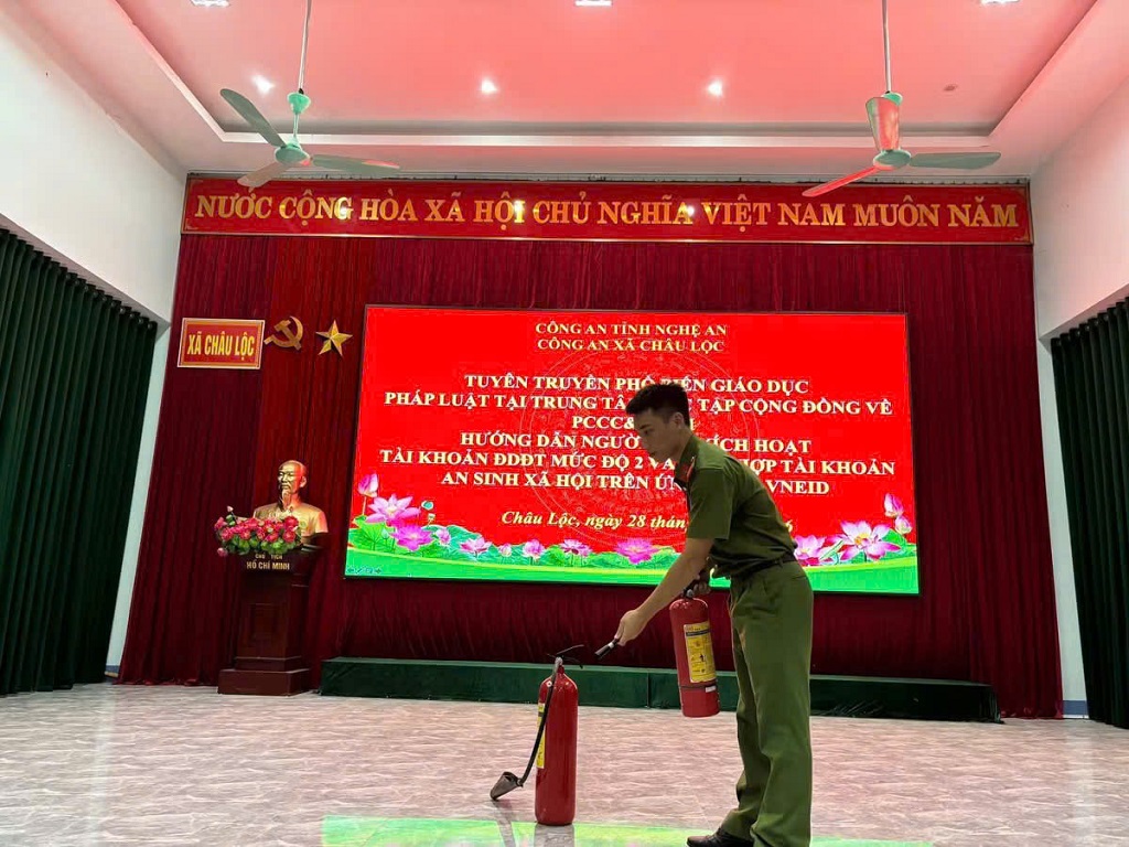 Công an xã tuyên truyền, phổ biến pháp luật