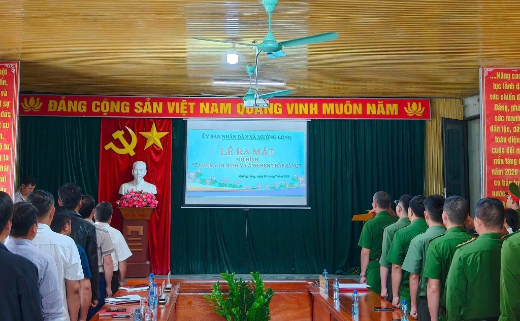 Tại buổi lễ ra mắt  