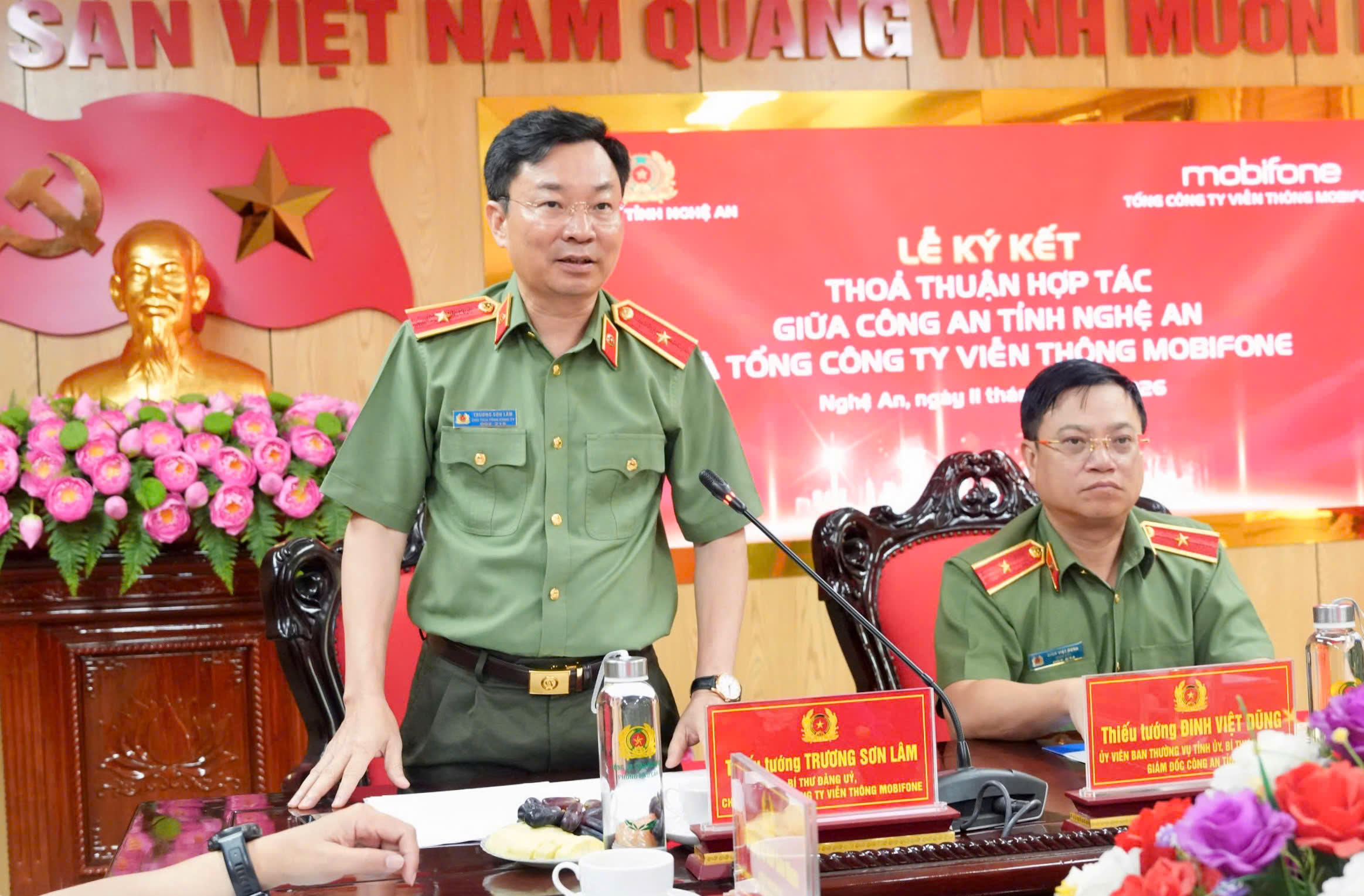 Đồng chí Thiếu tướng Trương Sơn Lâm, Bí thư Đảng ủy, Chủ tịch Tổng Công ty viễn thông MobiFone phát biểu 