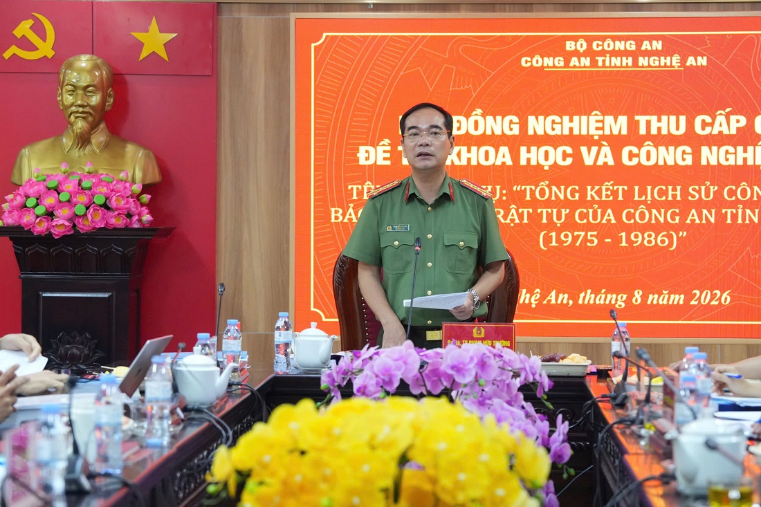 Đồng chí Đại tá, Tiến sĩ Phạm Hữu Trường, Phó Giám đốc Công an tỉnh Nghệ An, Chủ tịch Hội đồng nghiệm thu phát biểu tại Cuộc họp