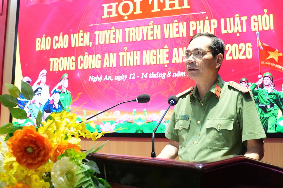 Đồng chí Đại tá Phạm Hữu Trường, Phó Giám đốc Công an tỉnh phát biểu chỉ đạo