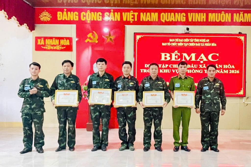 Khen thưởng tập thể có thành tích xuất sắc