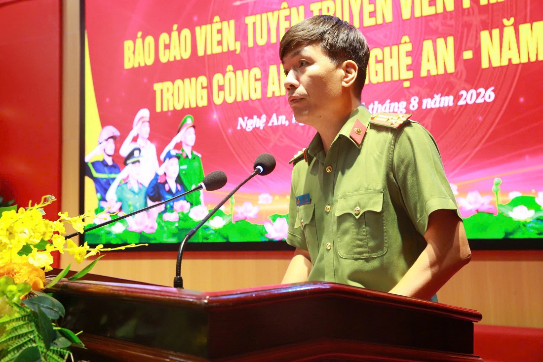Đồng chí Thượng tá Bùi La Sơn, Phó Trưởng Phòng Tham mưu, Trưởng Ban Giám khảo phát biểu