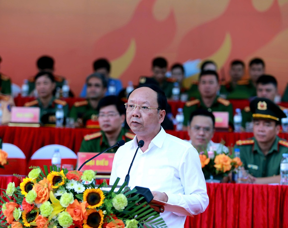 Đồng chí Bùi Thanh An, Ủy viên Ban Thường vụ Tỉnh ủy, Phó Chủ tịch Thường trực UBND tỉnh, Trưởng Ban chỉ đạo PCCC và CNCH tỉnh phát biểu tại buổi diễn tập