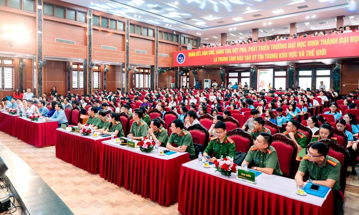 Đại biểu tham dự Ngày hội tại Trường Đại học Vinh