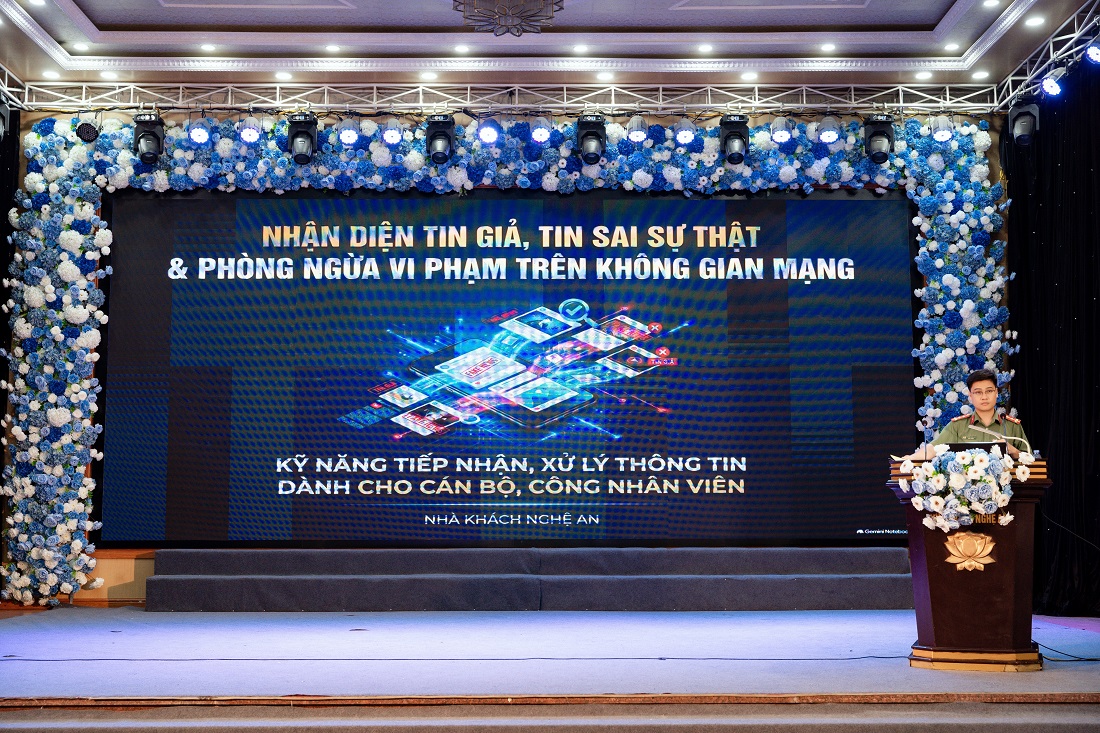 Báo cáo viên Phòng An ninh chính trị nội bộ Công an tỉnh tập huấn chuyên đề “Kỹ năng sử dụng mạng xã hội an toàn, văn minh và phòng tránh tội phạm” cho cán bộ, nhân viên Nhà khách Nghệ An