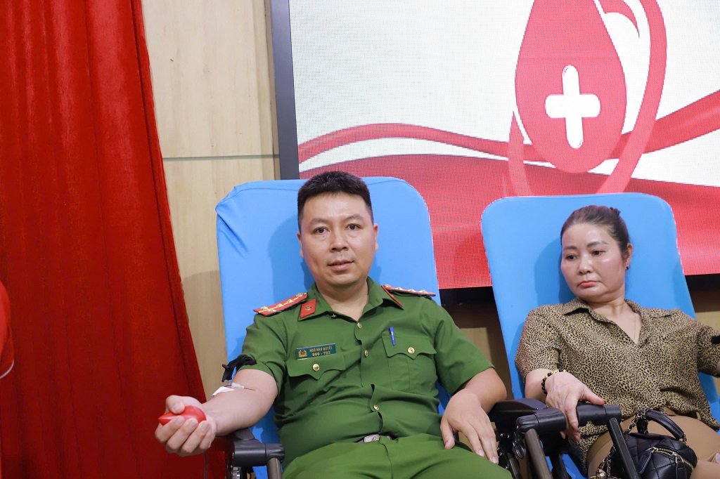 Công an phường Tây Hiếu tham gia hiến máu tình nguyện