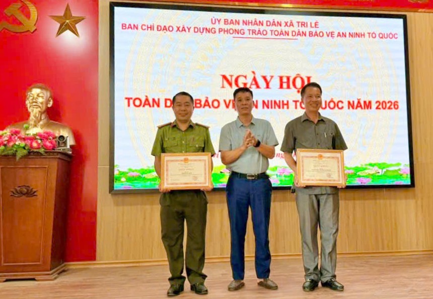 Trao thưởng tập thể, cá nhân có thành tích tiêu biểu