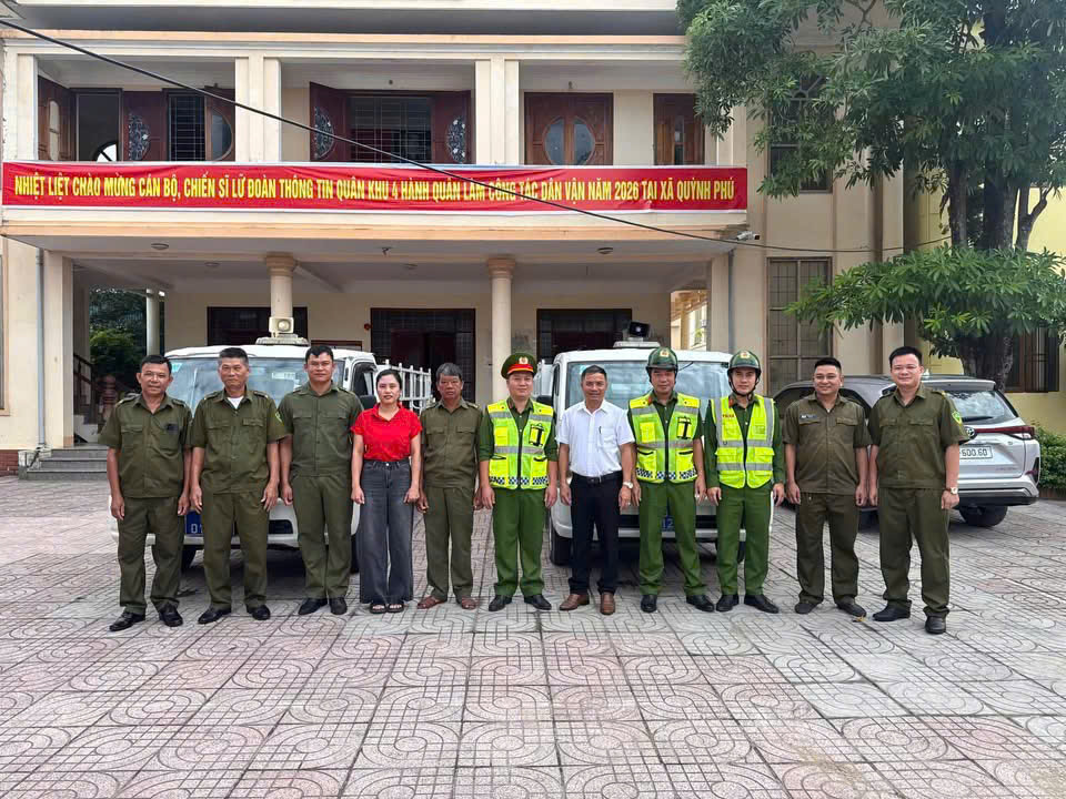 Công an xã tổ chức ra quân