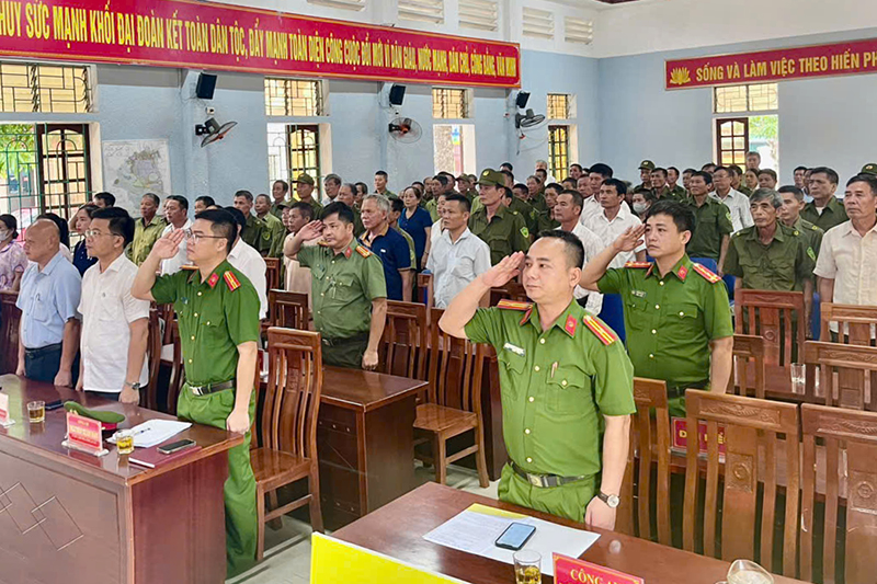 Đại biểu tham dự buổi lễ 
