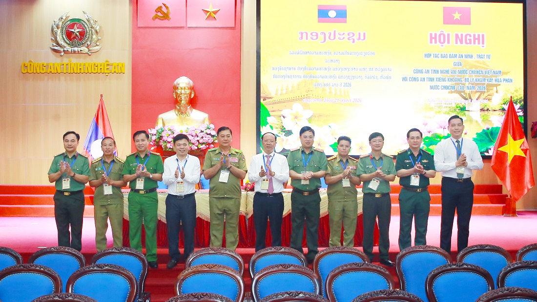 Trên tinh thần đoàn kết đặc biệt và hợp tác toàn diện, Công an tỉnh Nghệ An ký biên bản ghi nhớ hợp tác bảo đảm ANTT với lãnh đạo Công an 03 tỉnh nước bạn Lào