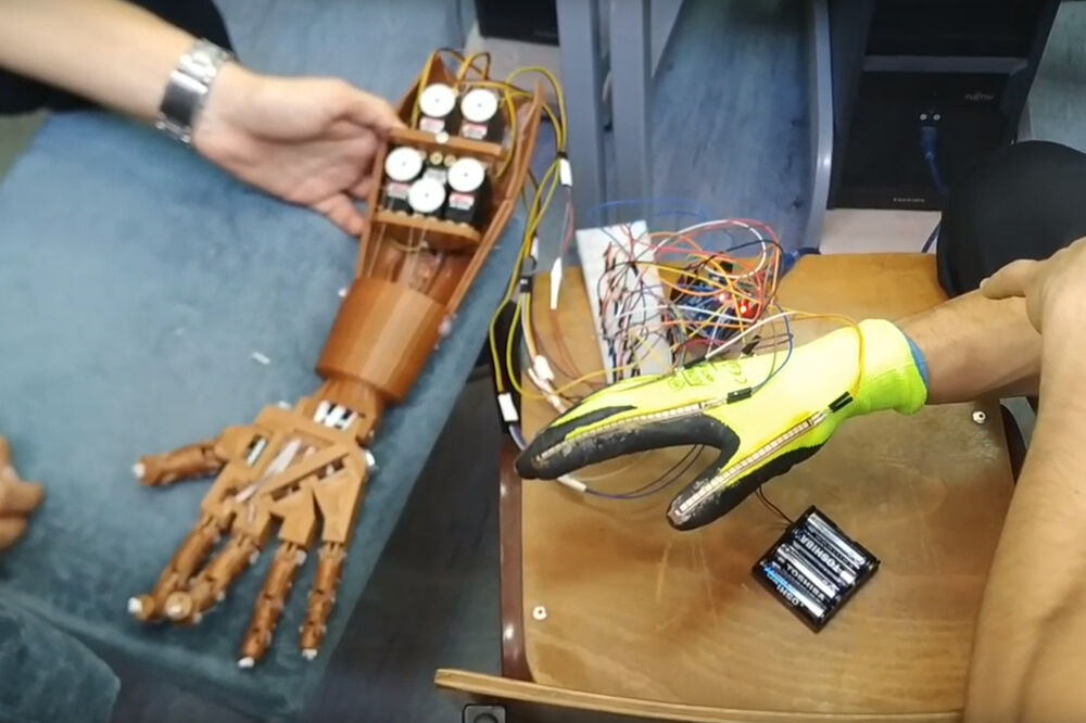 VIDEO Students of the Faculty of Mechanical Engineering made a model of a human hand