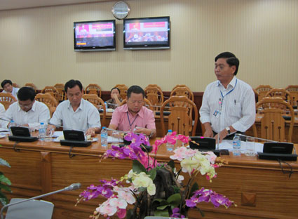 Ông Lê Tuấn Quốc, Giám đốc Sở NN&PTNT tỉnh, thông báo về tình hình ứng phó với cơn bão số 13 trên địa bàn tỉnh Bà Rịa - Vũng Tàu tại cuộc họp trực tuyến của Chính phủ chiều ngày 5-11.