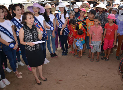 Propaganda environmental protection to Binh Chau's fishermen