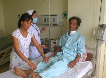 Anh Nguyễn Thanh Tuyến đang điều trị tại khoa Tai-Mũi-Họng của Bệnh viện Bà Rịa.