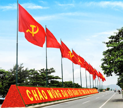 Cở đảng: Hình ảnh chiến sĩ đảng viên với áo sơ mi trắng tinh khôi và chiếc cờ đỏ rực nổi bật, tôn vinh sự đoàn kết và tinh thần của cả một đảng. Hãy cùng đón xem hình ảnh tuyệt đẹp về cở đảng, một biểu tượng được tôn vinh và kính trọng tại Việt Nam.
