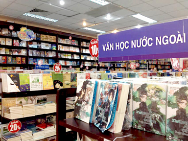 Khu trưng bày và bán sách văn học nước ngoài tại nhà sách Hahasa (Co.op Mart Vũng Tàu).