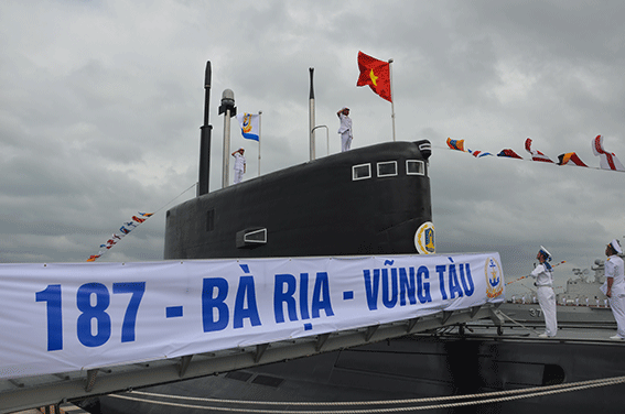 Nghi thức chào cờ trên tàu ngầm 187 - Bà Rịa-Vũng Tàu.