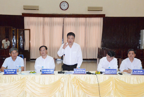 Đồng chí Nguyễn Văn Trình, Chủ tịch UBND tỉnh phát biểu chỉ đạo tại buổi làm việc với TP. Vũng Tàu về các dự án hợp tác công tự (PPP) đầu tư trên địa bàn thành phố.