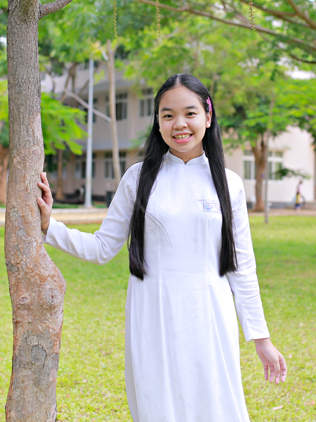 Em Nguyễn Thanh Vân, HS lớp 12 Hóa 1, Trường THPT chuyên Lê Quý Đôn nổi bật với 2 điểm 10 môn Hóa học và Sinh học.