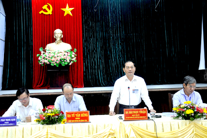 Đồng chí Mai Ngọc Thuận, Ủy viên Ban Thường vụ Tỉnh ủy, Bí thư Thành ủy Vũng Tàu phát biểu trong buổi đối thoại.