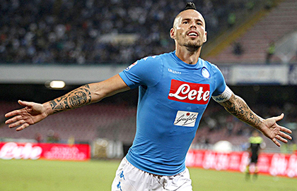 Hamsik đã đuổi kịp Maradona về số bàn ghi cho Napoli.