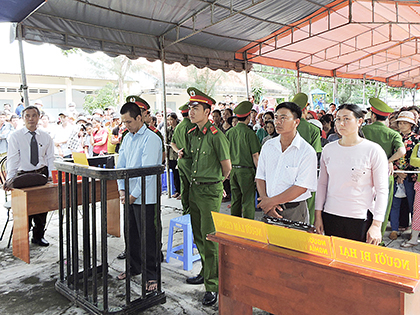 TAND tỉnh xét xử lưu động bị cáo Nguyễn Trung Hoàng (SN 1979, trú tại huyện Đất Đỏ) về tội giết người. 