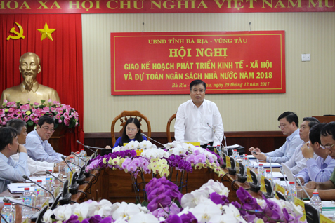 Đồng chí Nguyễn Văn Trình, Chủ tịch UBND tỉnh phát biểu chỉ đạo tại hội nghị.