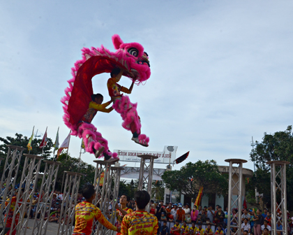 Tiết mục Mai hoa thung của đoàn Tâm An Đường (An Giang) khiến khán giả nhiều phen thót tim.